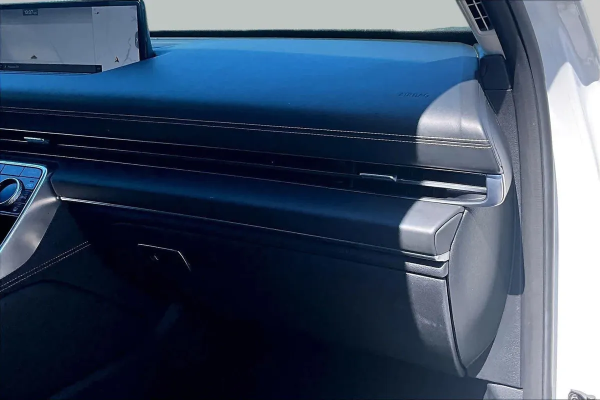 2024 Genesis GV80 thumbnail 19