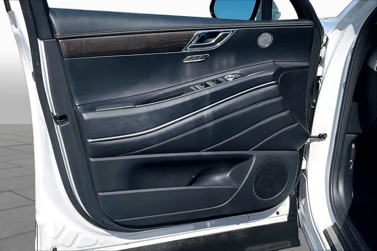 2024 Genesis GV80 thumbnail 22