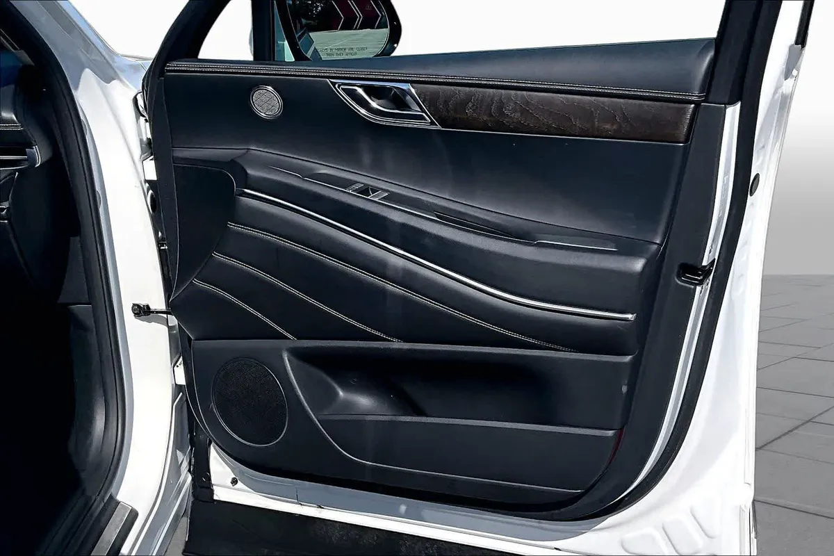 2024 Genesis GV80 thumbnail 23