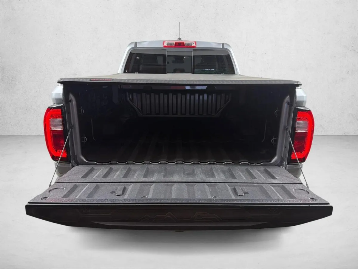 2024 GMC Canyon 4WD AT4 thumbnail 18
