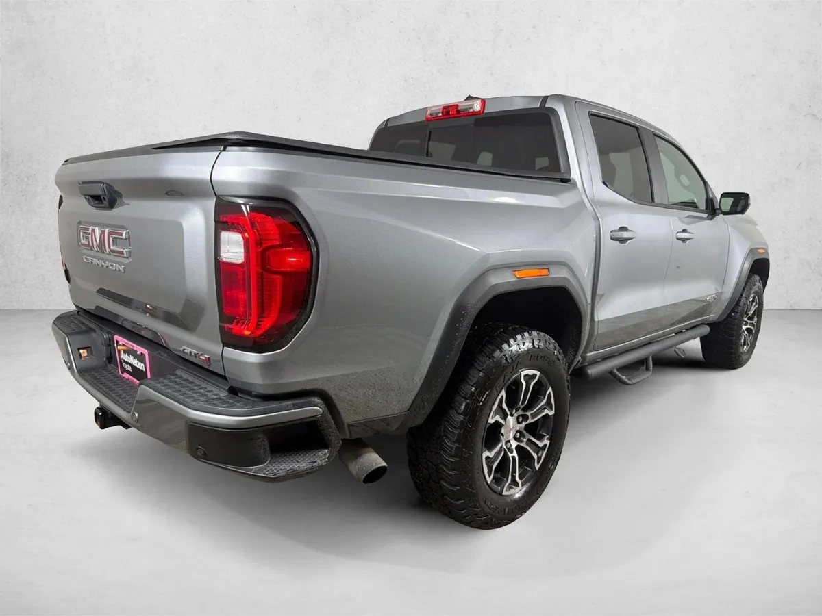 2024 GMC Canyon 4WD AT4 thumbnail 3