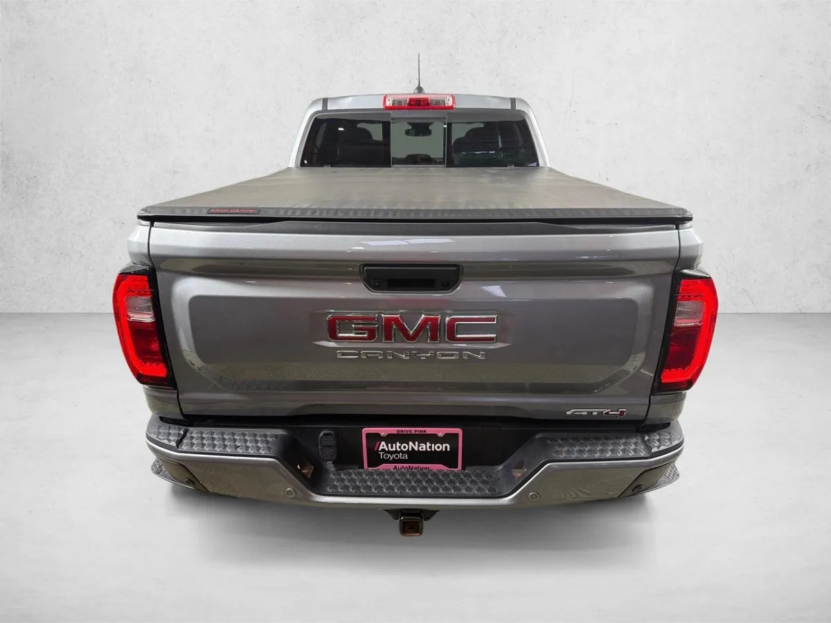 2024 GMC Canyon 4WD AT4 thumbnail 4