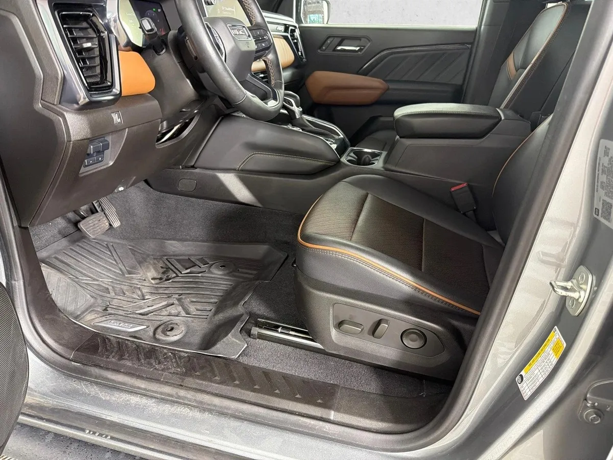 2024 GMC Canyon 4WD AT4 thumbnail 9