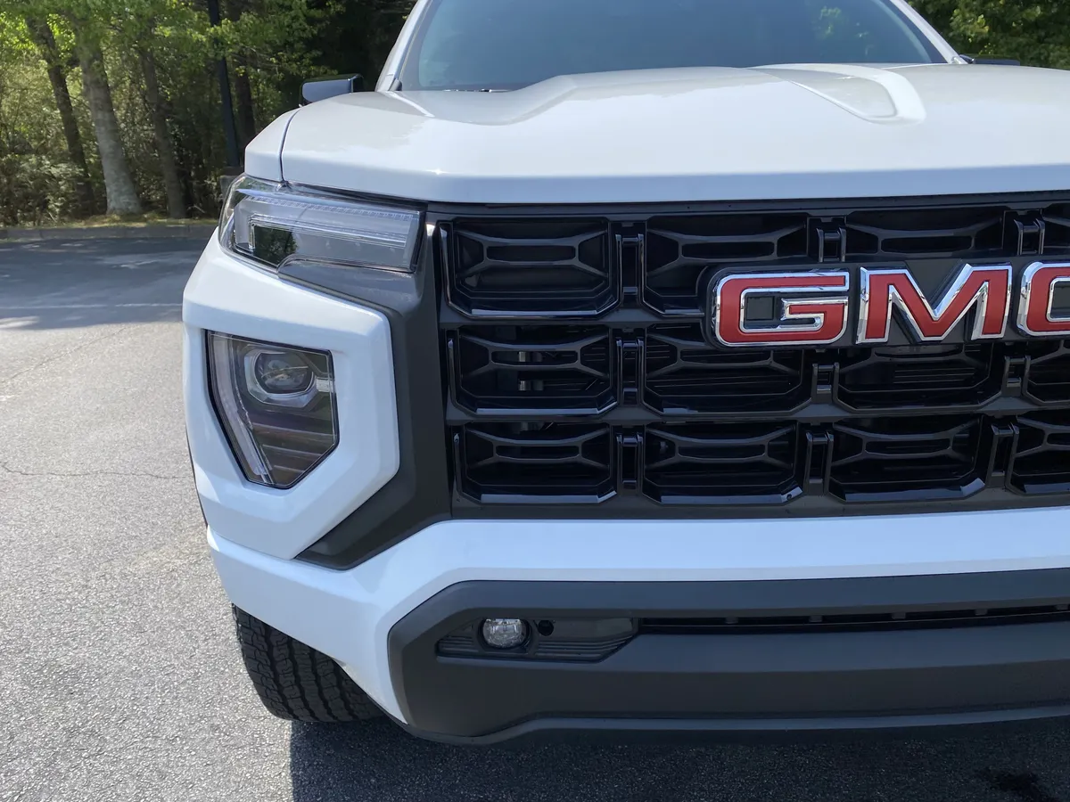 2024 GMC Canyon 4WD Elevation thumbnail 13