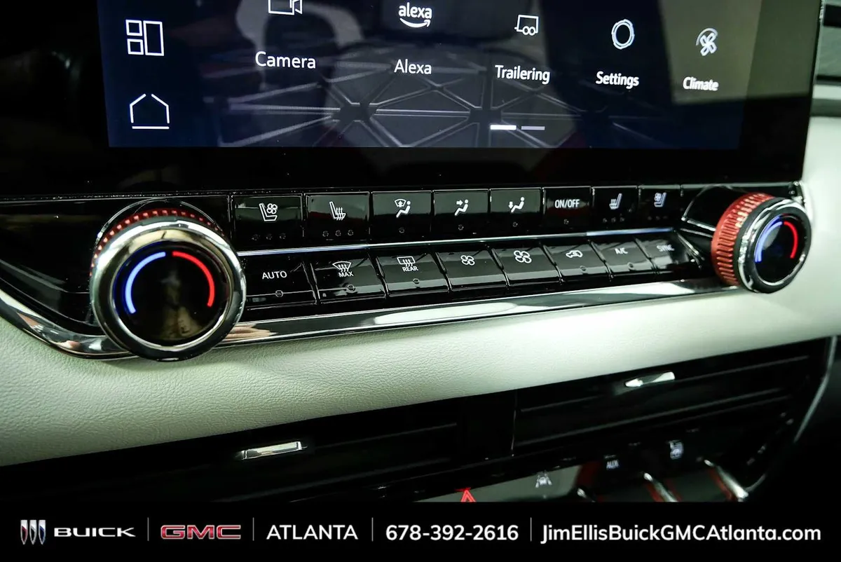 2024 GMC Canyon AT4X thumbnail 17