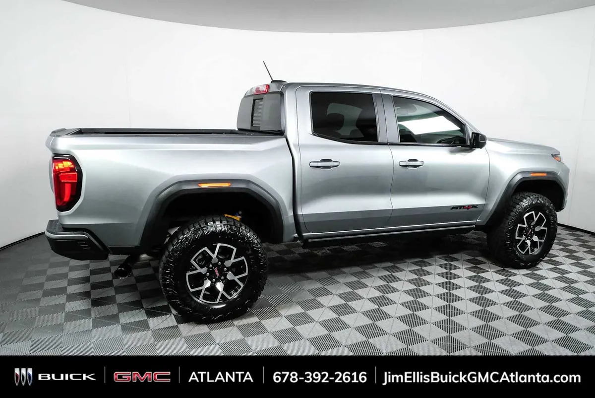 2024 GMC Canyon AT4X thumbnail 2