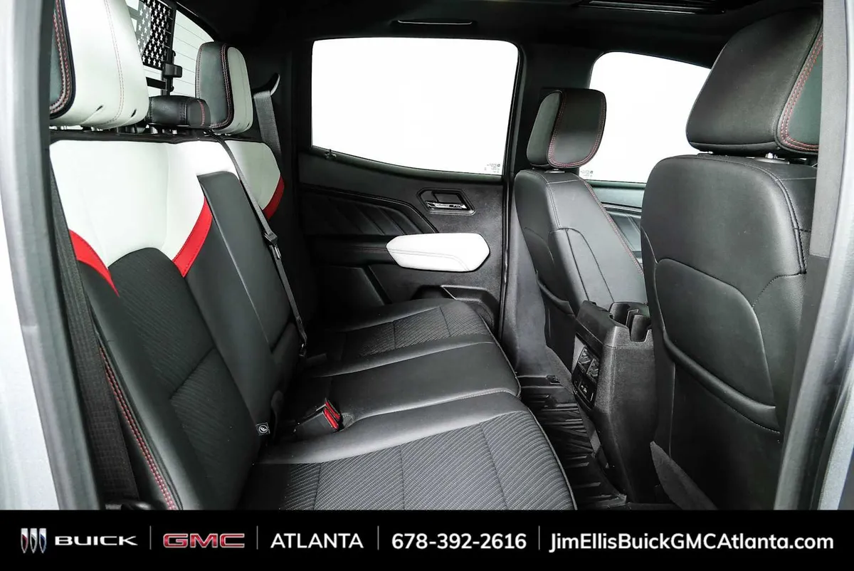 2024 GMC Canyon AT4X thumbnail 23
