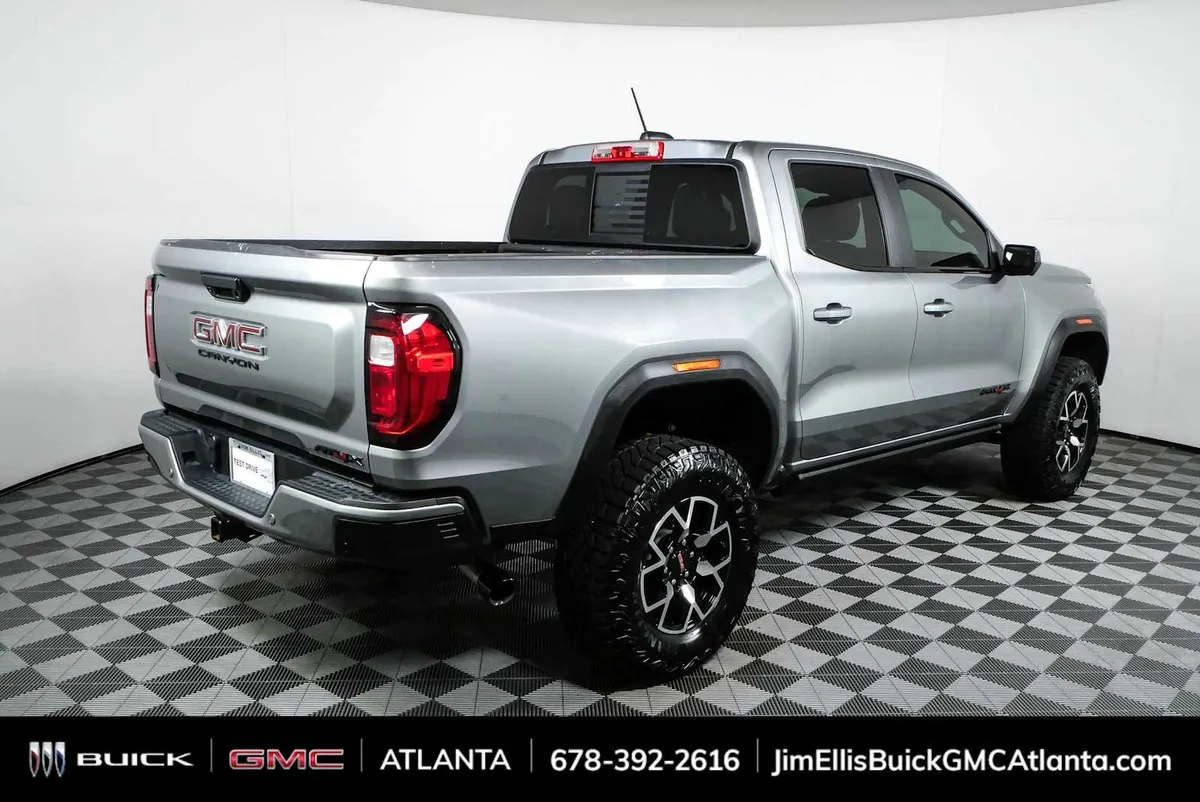 2024 GMC Canyon AT4X thumbnail 3