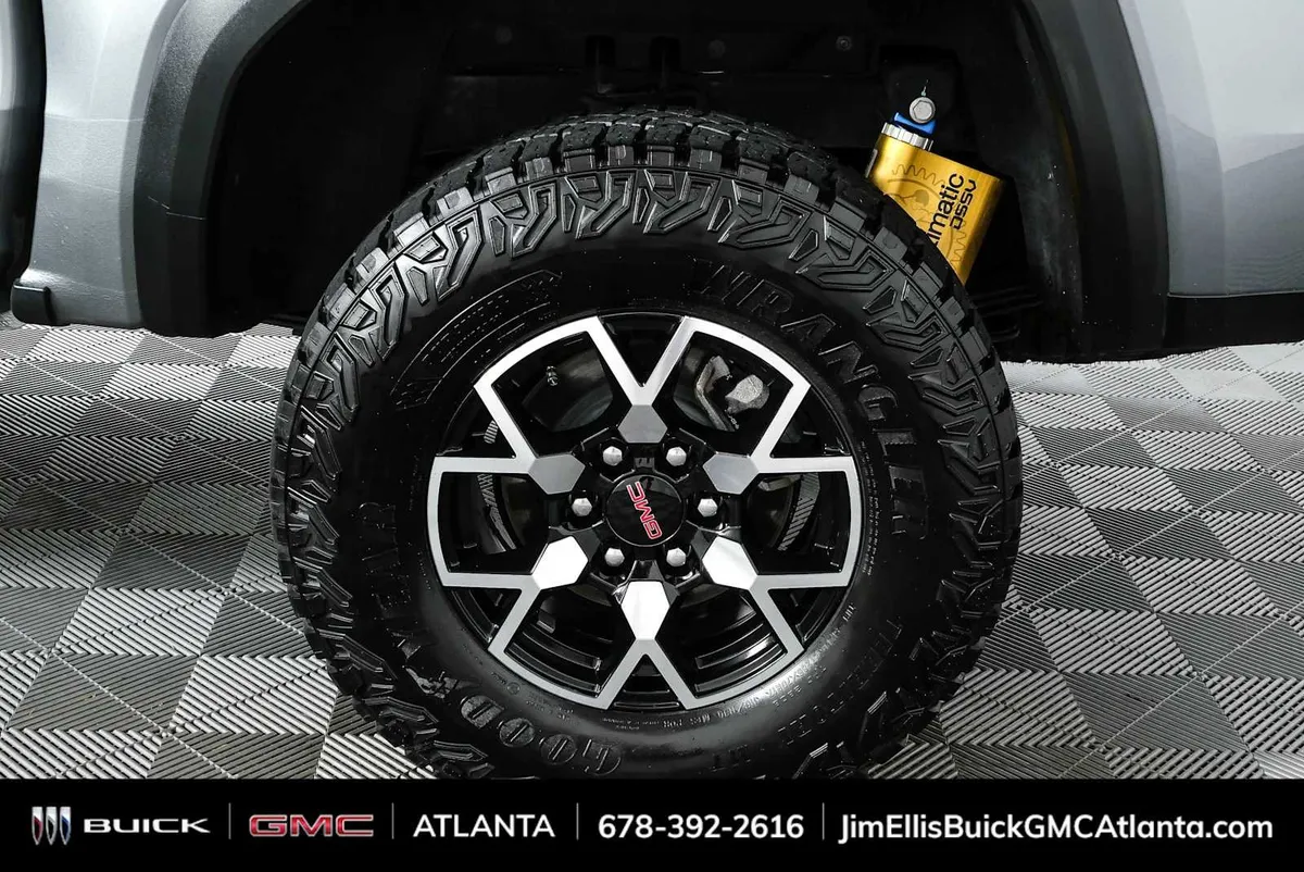 2024 GMC Canyon AT4X thumbnail 37