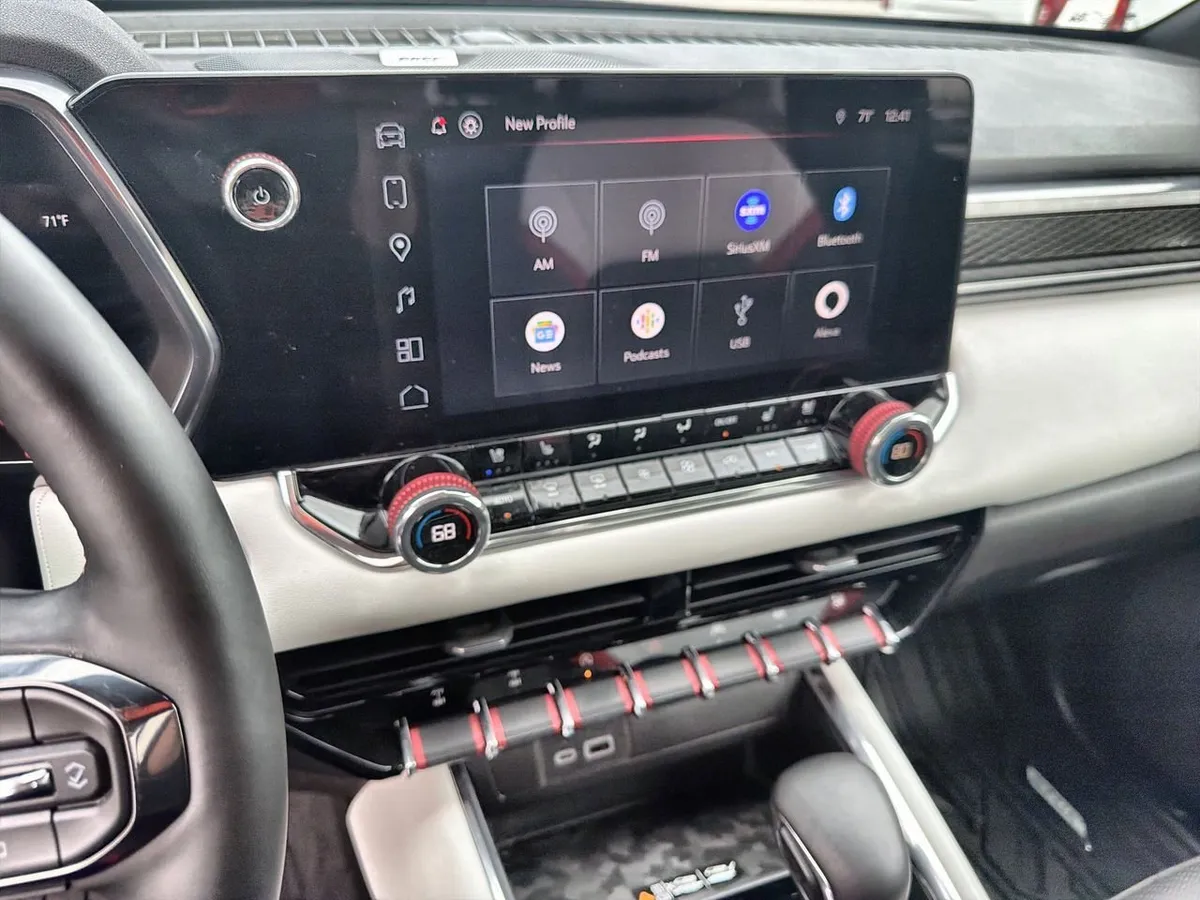 2024 GMC Canyon AT4X thumbnail 13