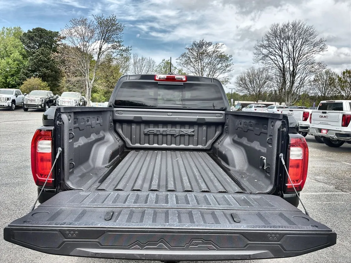 2024 GMC Canyon AT4X thumbnail 21