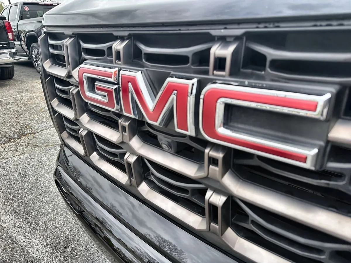 2024 GMC Canyon AT4X thumbnail 26