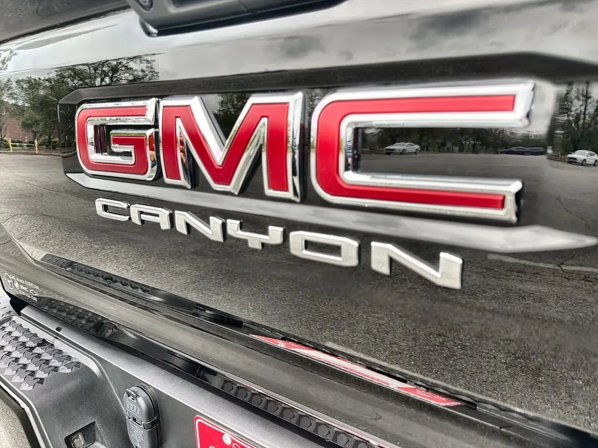 2024 GMC Canyon AT4X thumbnail 27
