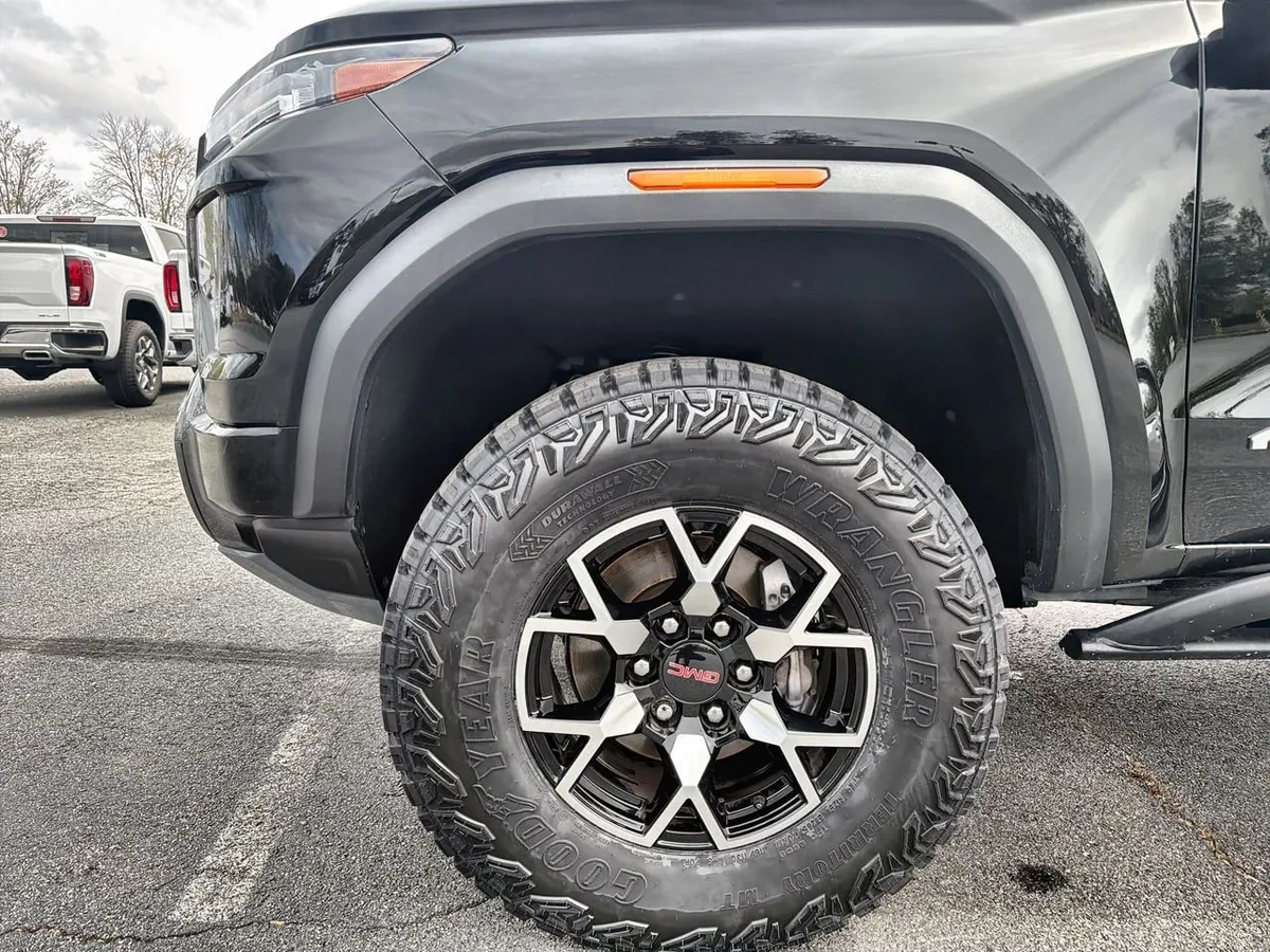 2024 GMC Canyon AT4X thumbnail 28