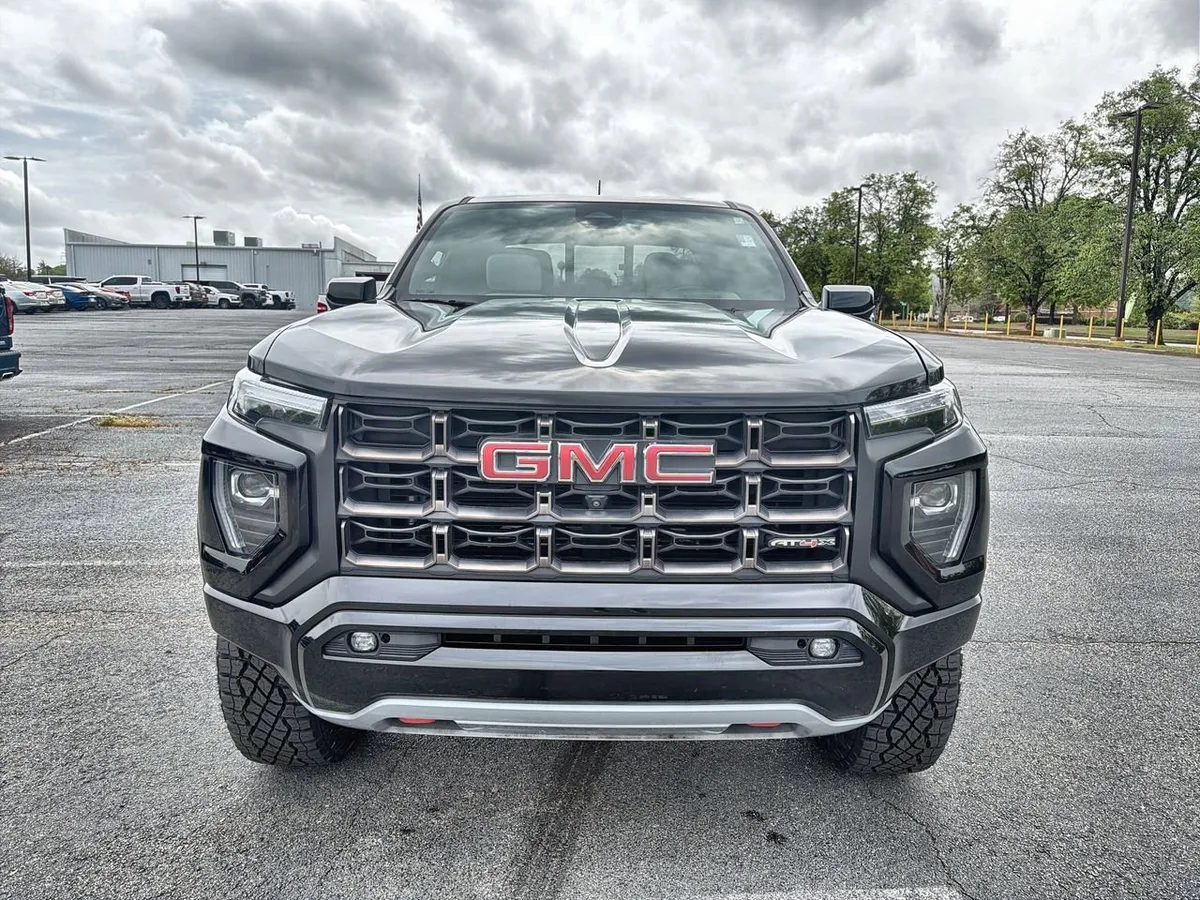 2024 GMC Canyon AT4X thumbnail 3