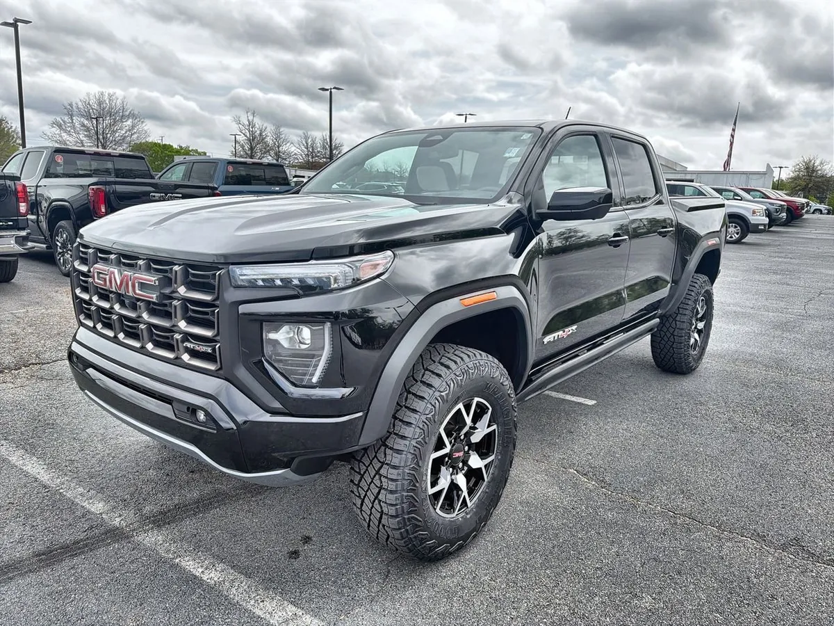 2024 GMC Canyon AT4X thumbnail 4