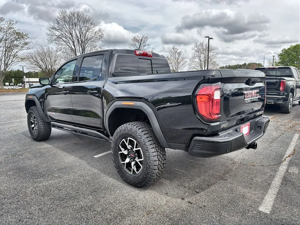 2024 GMC Canyon AT4X thumbnail 6