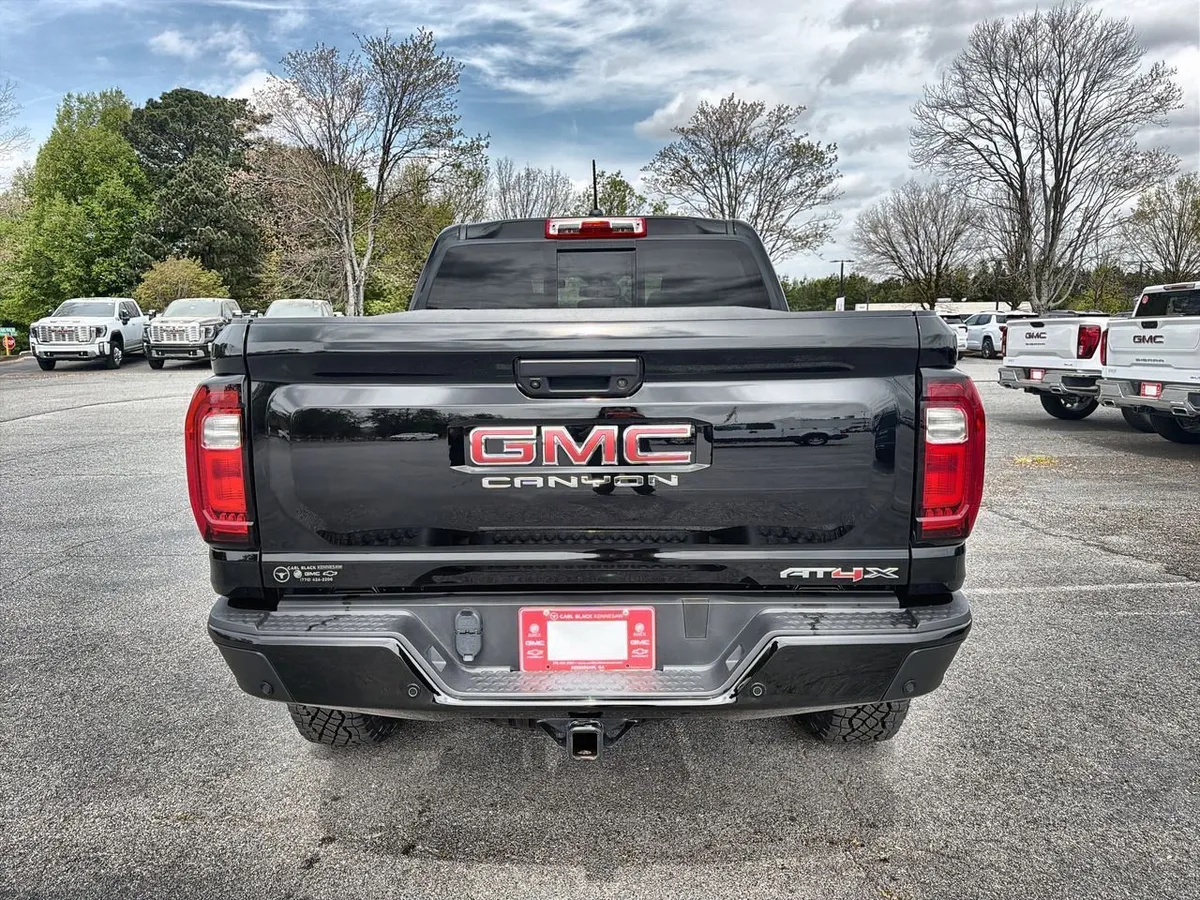 2024 GMC Canyon AT4X thumbnail 7