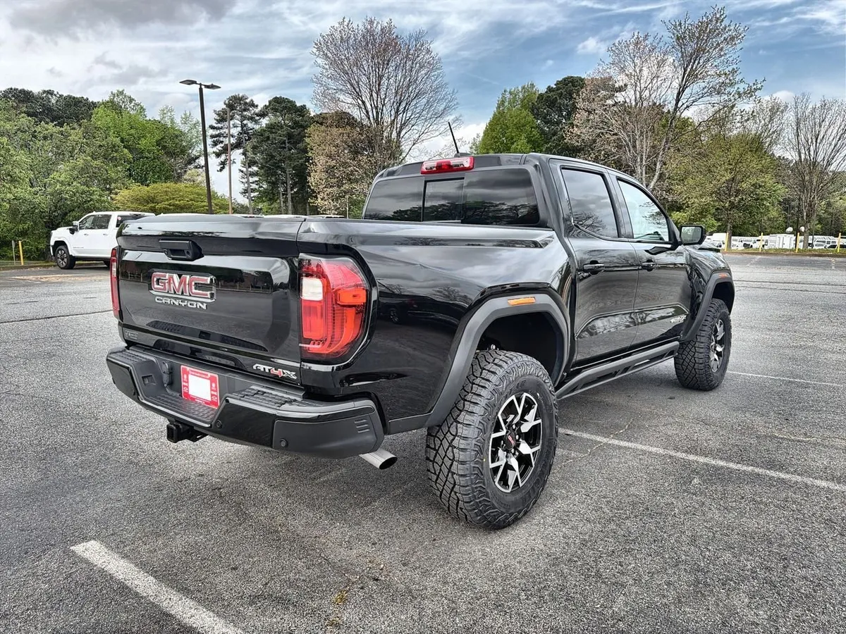 2024 GMC Canyon AT4X thumbnail 8