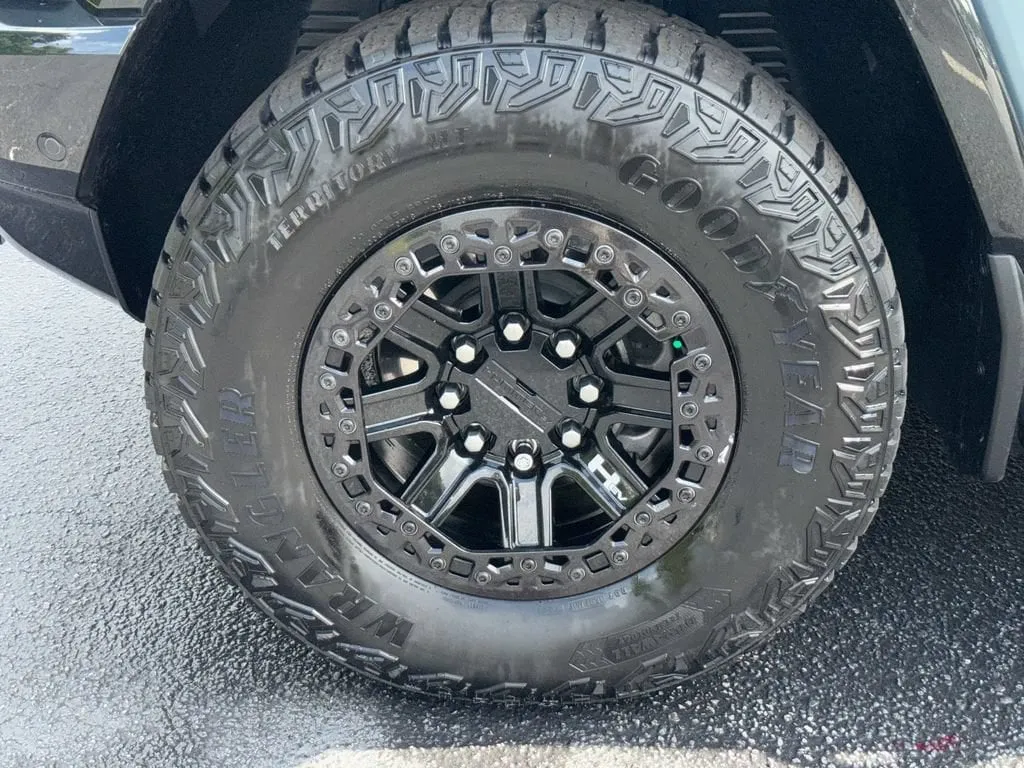 2024 GMC HUMMER EV SUV 3X Omega Limited Edition thumbnail 12