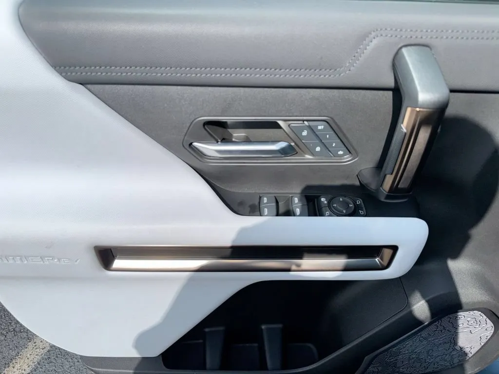 2024 GMC HUMMER EV SUV 3X Omega Limited Edition thumbnail 15