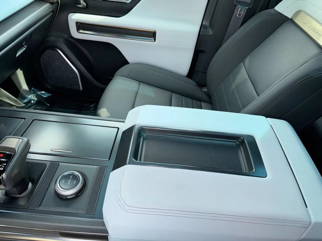 2024 GMC HUMMER EV SUV 3X Omega Limited Edition thumbnail 24