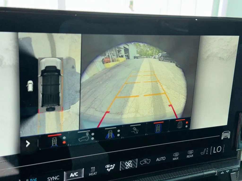 2024 GMC HUMMER EV SUV 3X Omega Limited Edition thumbnail 28
