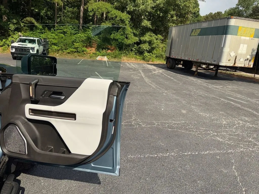 2024 GMC HUMMER EV SUV 3X Omega Limited Edition thumbnail 32