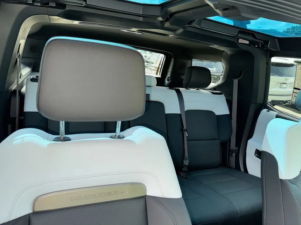 2024 GMC HUMMER EV SUV 3X Omega Limited Edition thumbnail 34