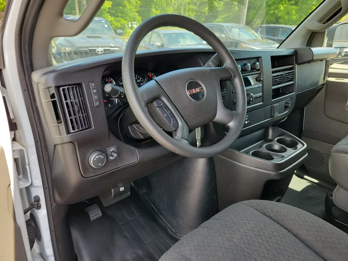 2024 GMC Savana Cargo Van Work Van thumbnail 4