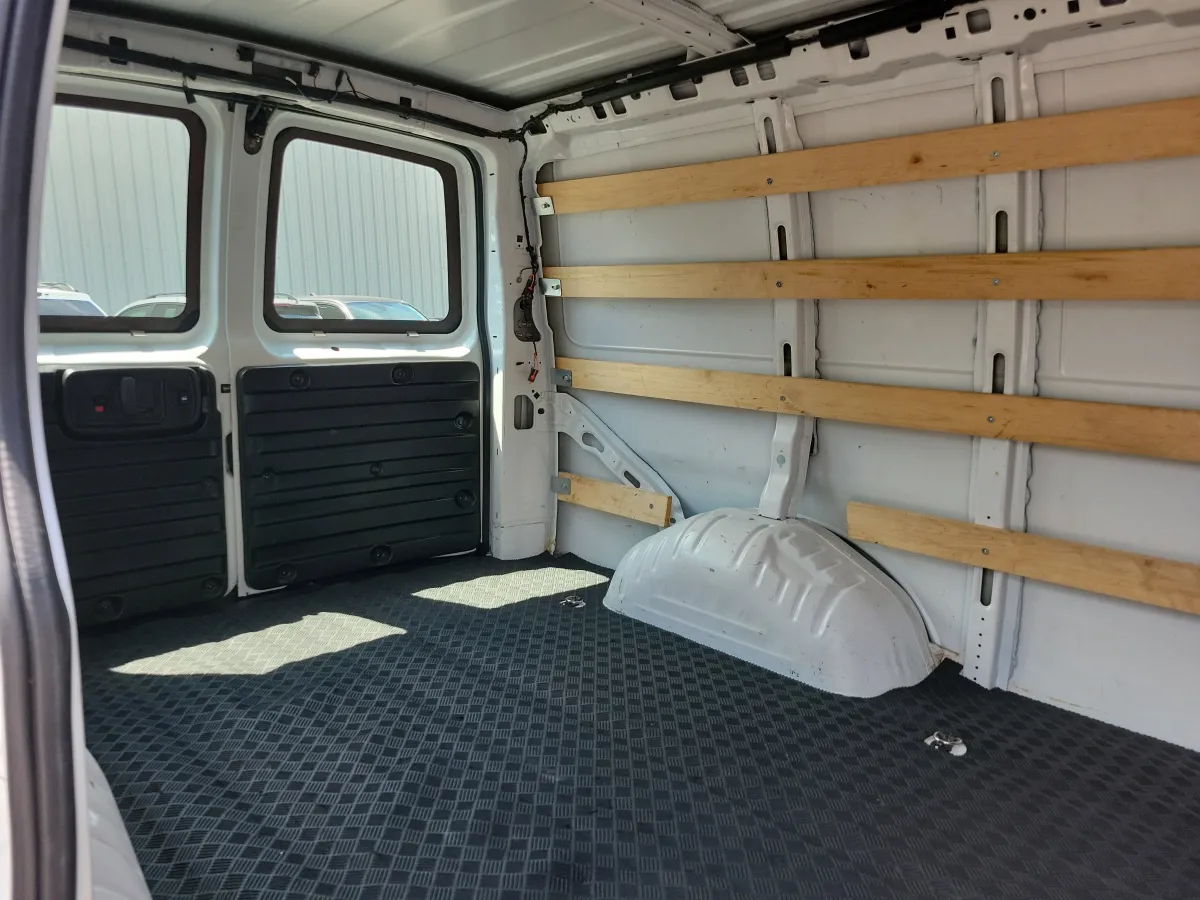 2024 GMC Savana Cargo Van Work Van thumbnail 8