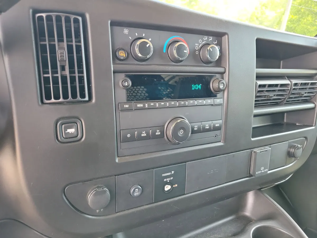 2024 GMC Savana Cargo Van Work Van thumbnail 9