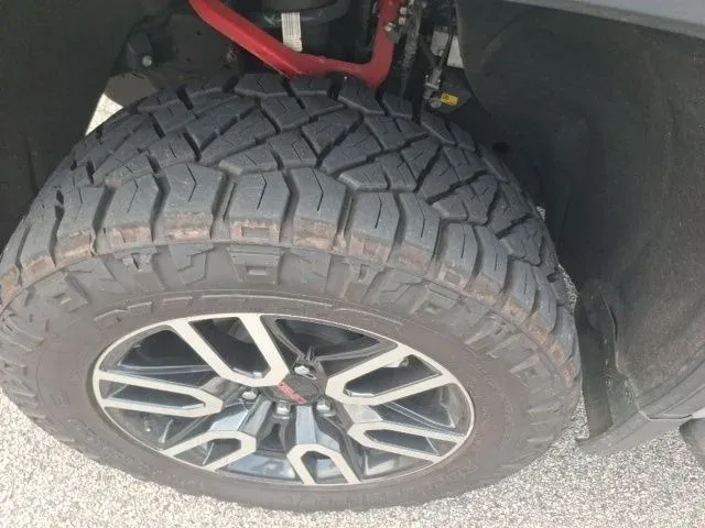 2024 GMC Sierra 1500 AT4 thumbnail 11