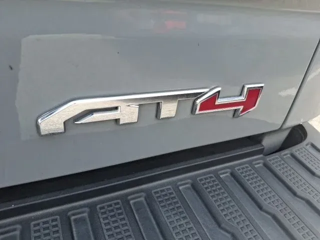 2024 GMC Sierra 1500 AT4 thumbnail 9