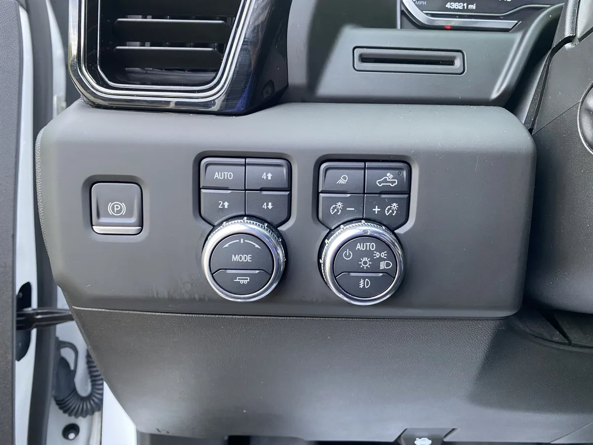 2024 GMC Sierra 1500 AT4 thumbnail 18