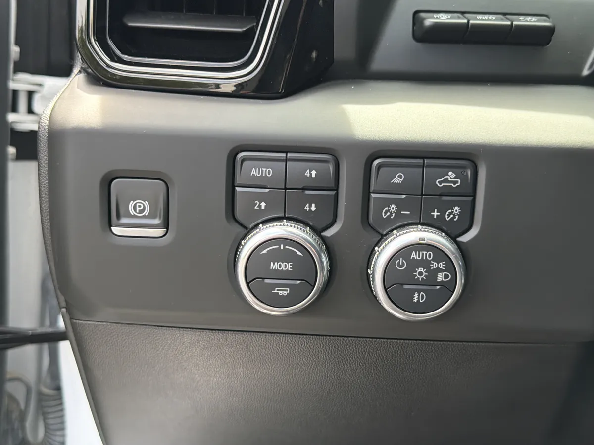 2024 GMC Sierra 1500 AT4 thumbnail 27