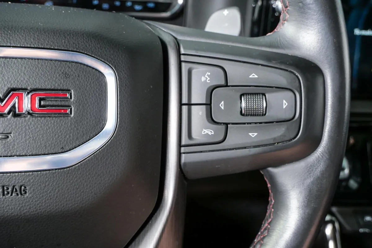 2024 GMC Sierra 1500 AT4X thumbnail 12