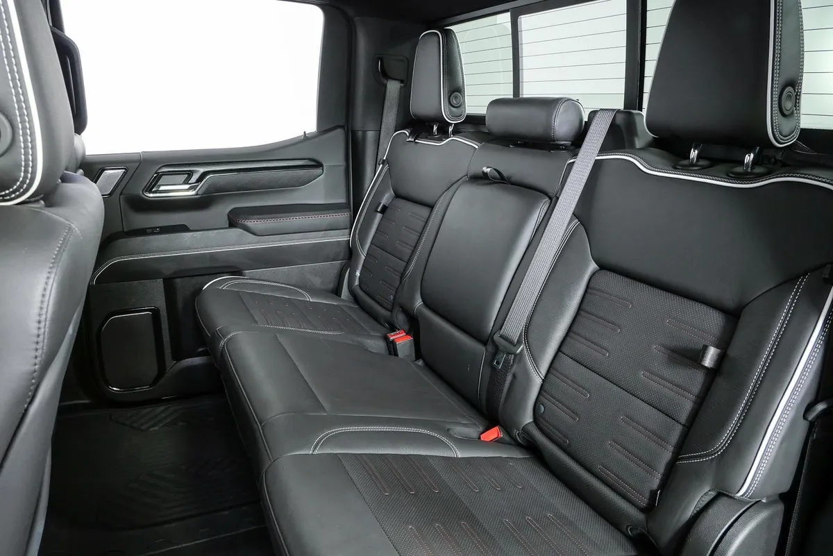 2024 GMC Sierra 1500 AT4X thumbnail 18