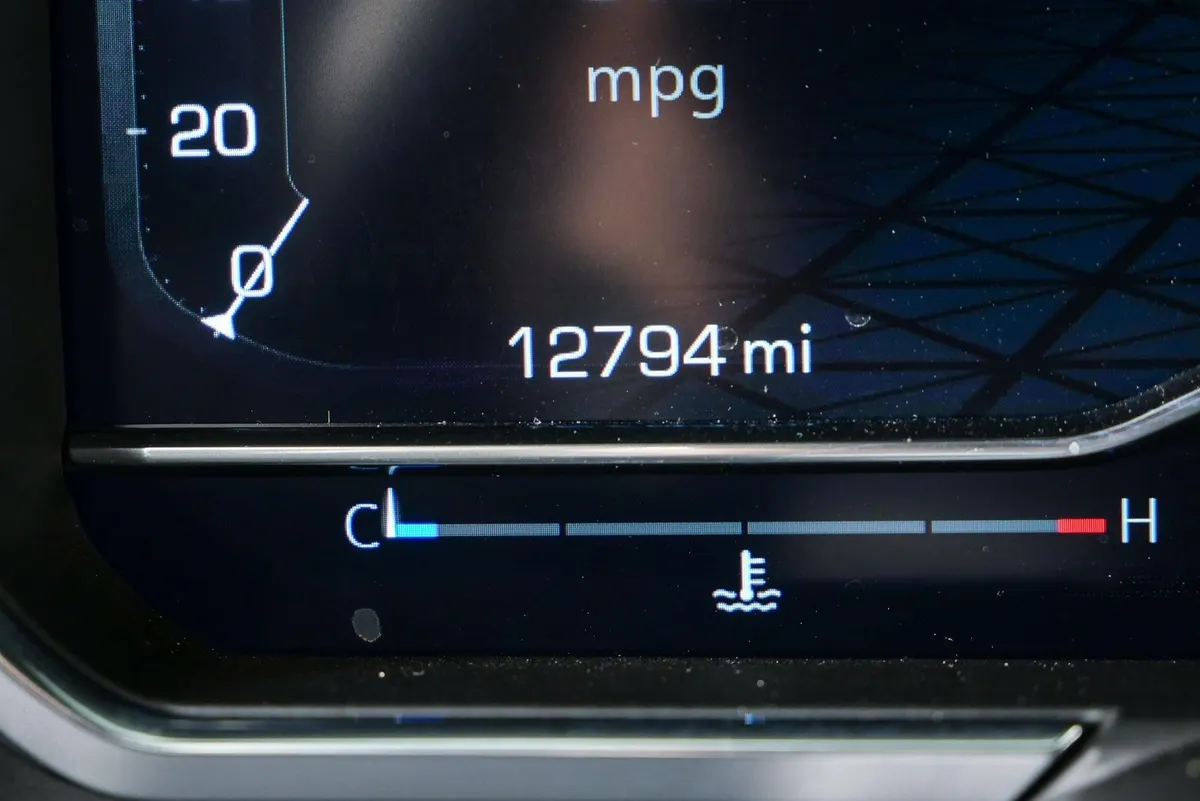 2024 GMC Sierra 1500 AT4X thumbnail 9