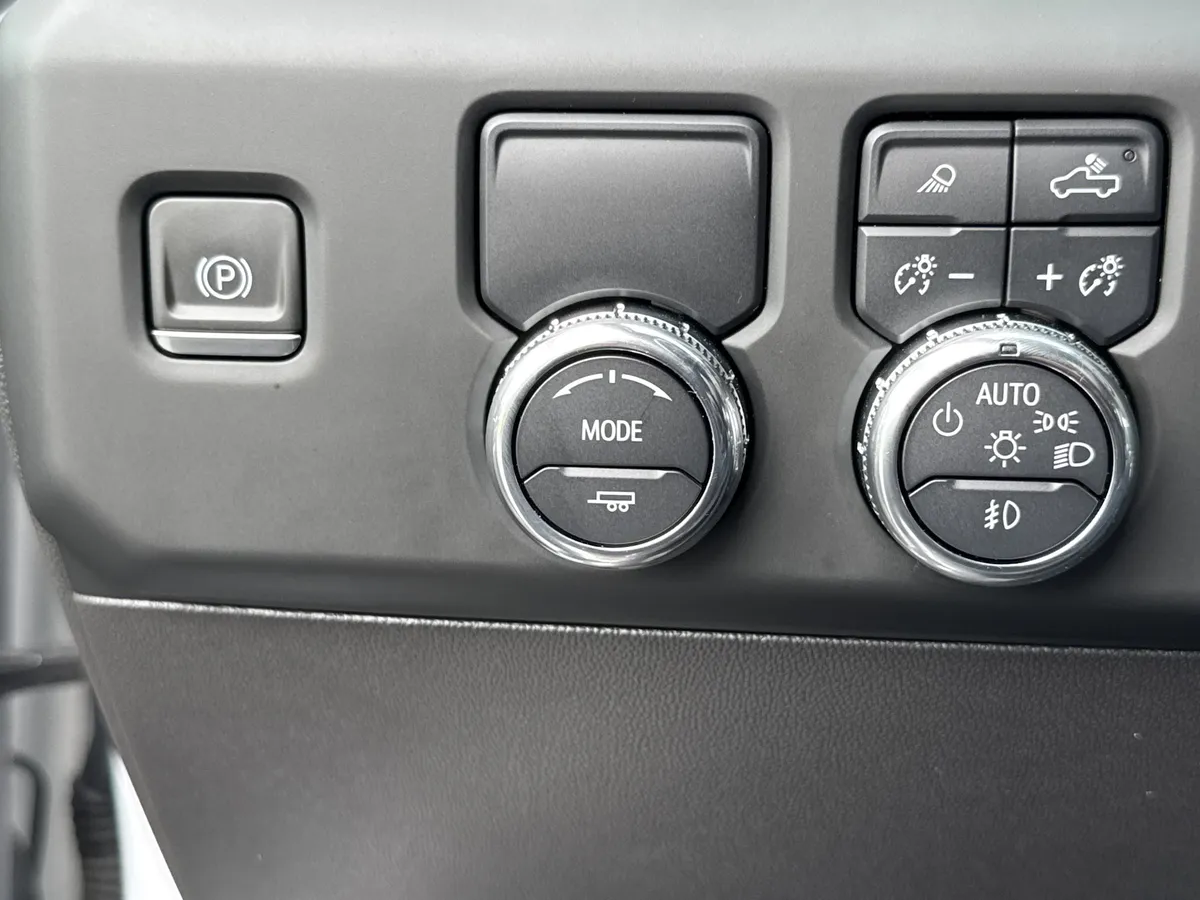 2024 GMC Sierra 1500 Denali thumbnail 17