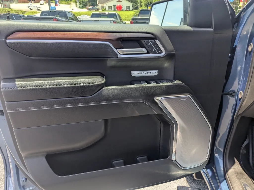 2024 GMC Sierra 1500 Denali thumbnail 11
