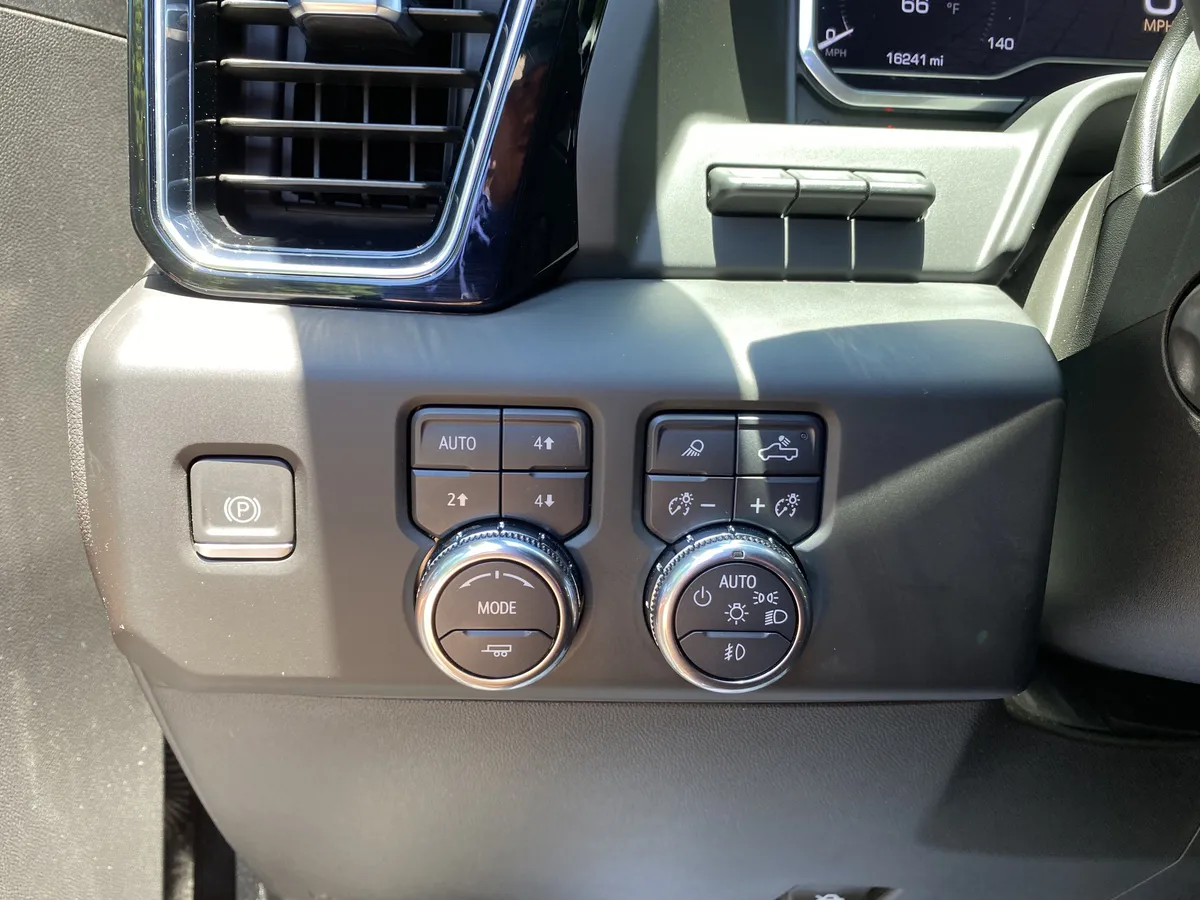 2024 GMC Sierra 1500 Denali Ultimate thumbnail 18