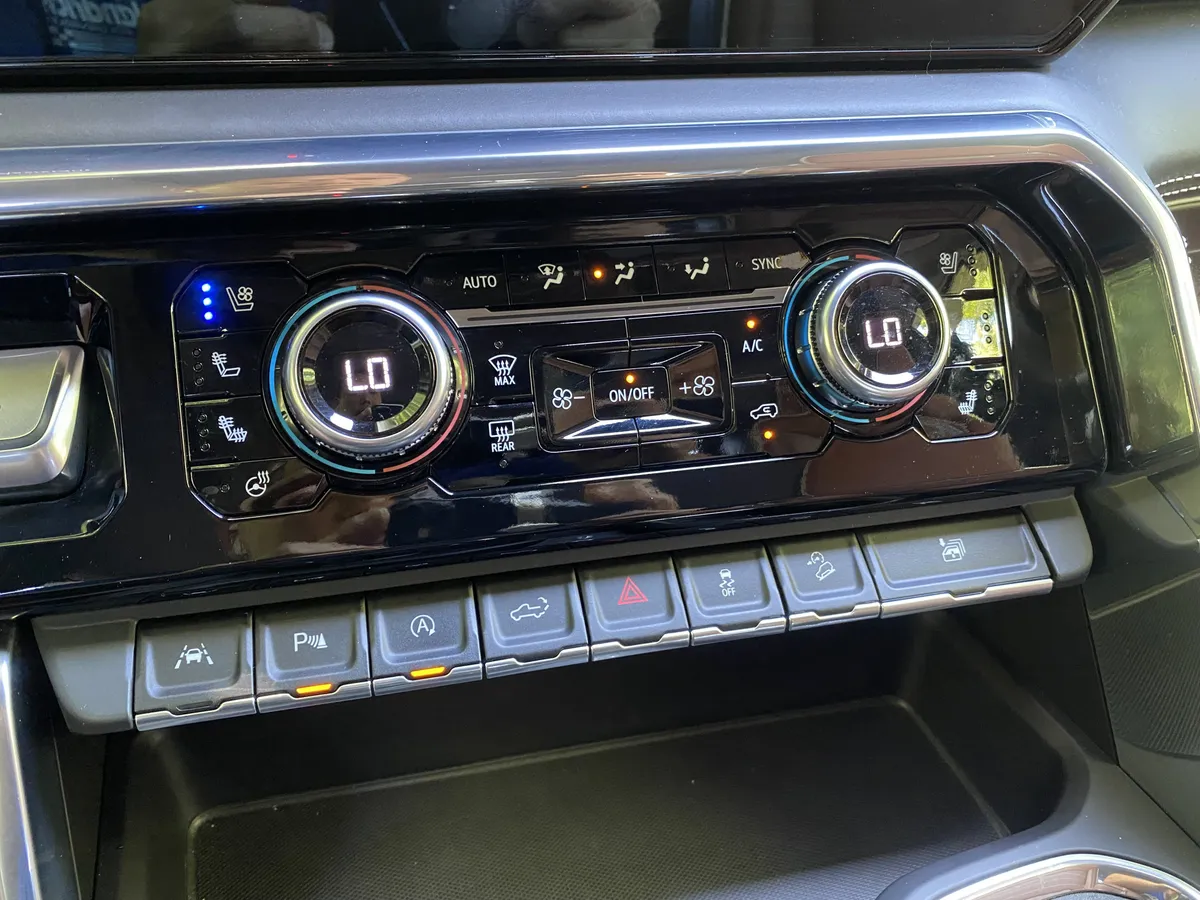 2024 GMC Sierra 1500 Denali Ultimate thumbnail 30
