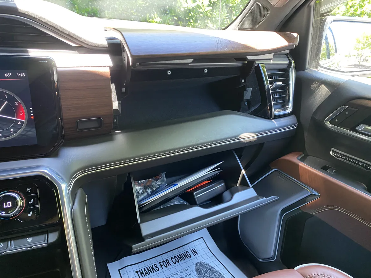 2024 GMC Sierra 1500 Denali Ultimate thumbnail 32