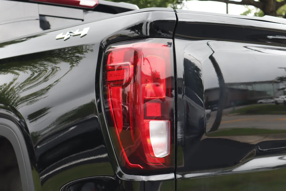 2024 GMC Sierra 1500 Elevation thumbnail 32