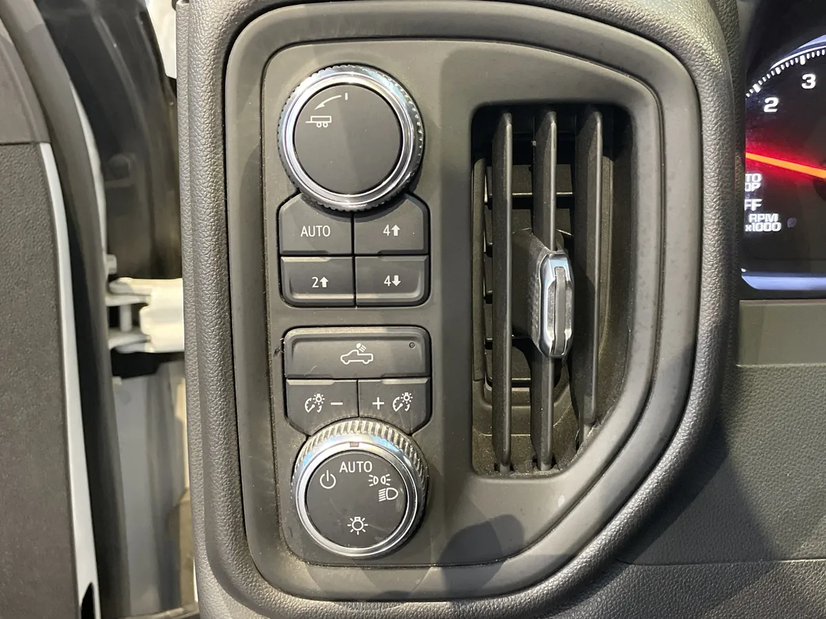 2024 GMC Sierra 1500 Pro thumbnail 23