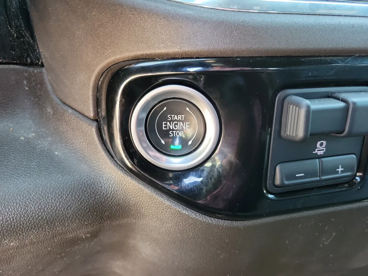 2024 GMC Sierra 1500 SLE thumbnail 11