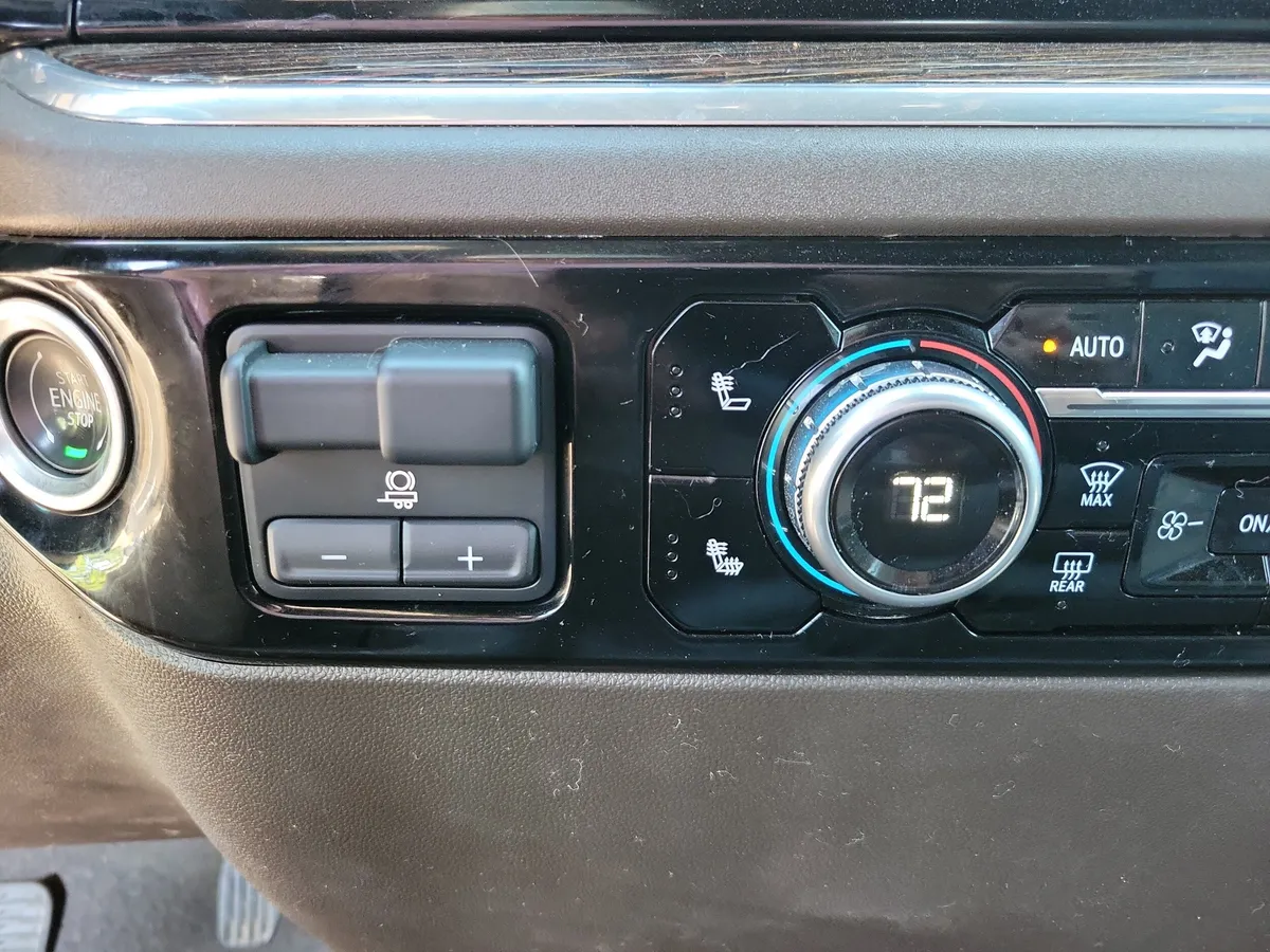 2024 GMC Sierra 1500 SLE thumbnail 12