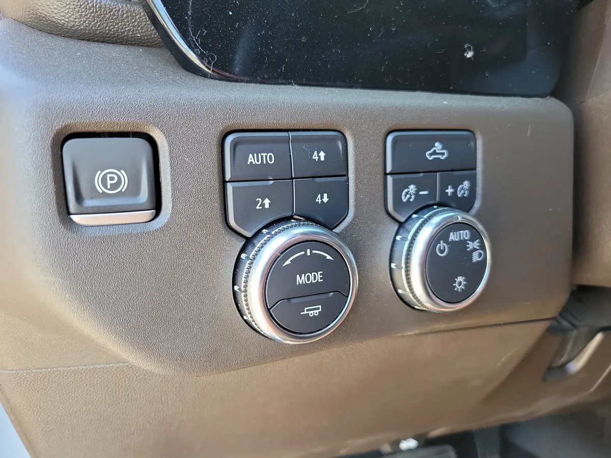 2024 GMC Sierra 1500 SLE thumbnail 16