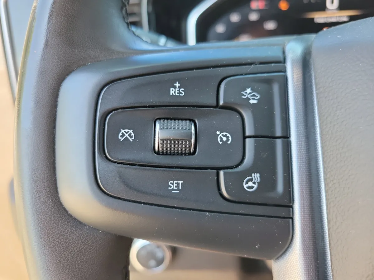 2024 GMC Sierra 1500 SLE thumbnail 17